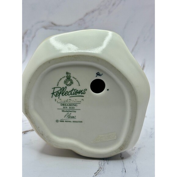 Royal Doulton ''Dreaming'' HN3133 Lady Figurine Reflections Collection - Picture 6 of 11